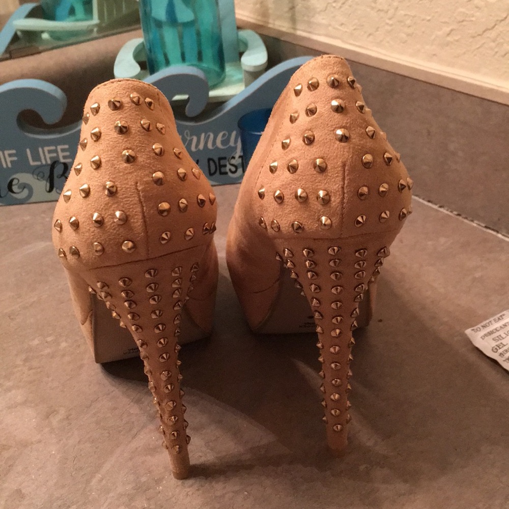 Shoes - Picture 3 of 6
